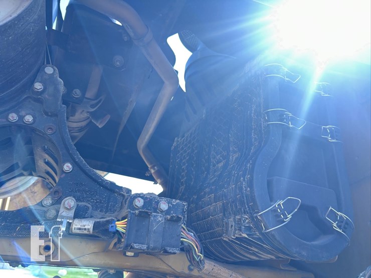 2011-caterpillar-140m2-awd-image-55