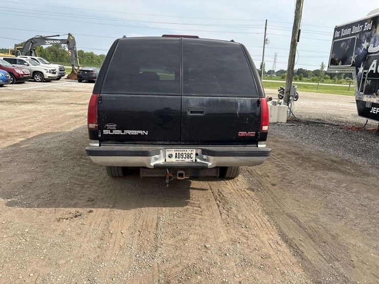 1999-gmc-suburban-image-3