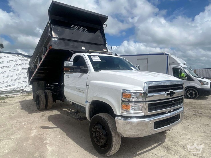 2024-chevrolet-silverado-6500hd-image-2