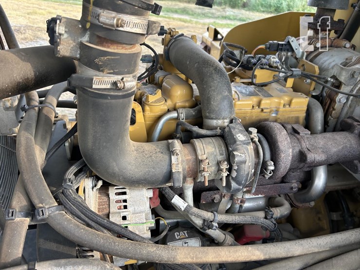 2015-caterpillar-910k-image-43