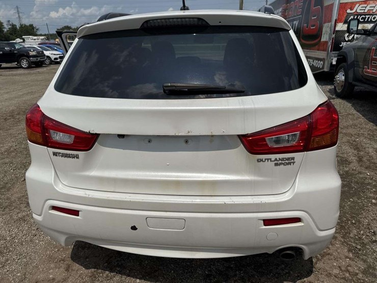 2012-mitsubishi-outlander-image-18