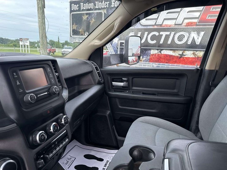 2019-dodge-ram-3500-image-12