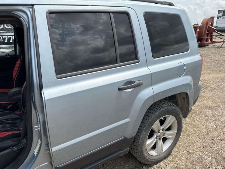 2013-jeep-patriot-sport-image-8