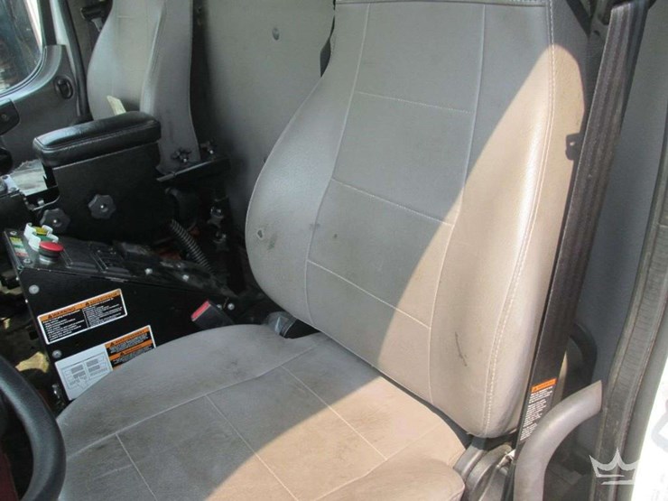 2015-freightliner-108sd-image-26