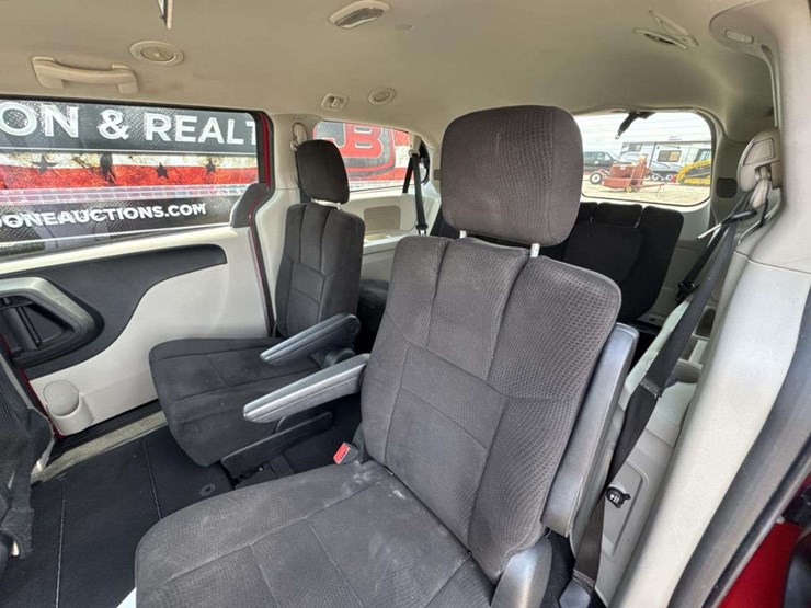 2012-dodge-grand-caravan-se-image-16