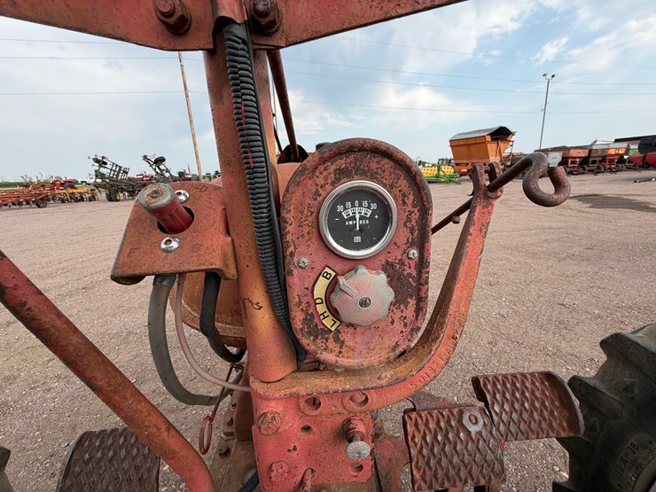 1948-ihc-farmall-h-tractor-image-24