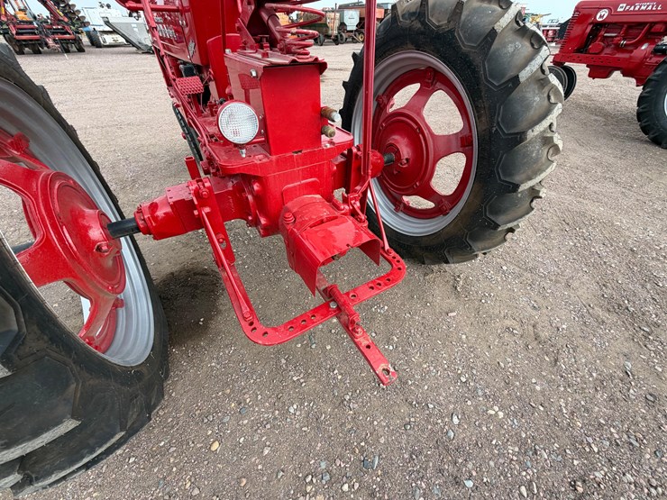 1955-farmall-300-tractor-image-19