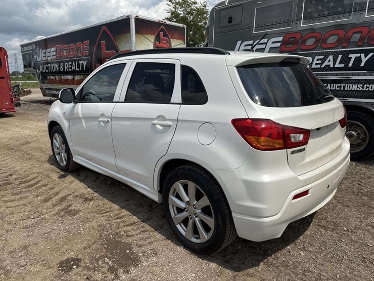 2012-mitsubishi-outlander-image-2