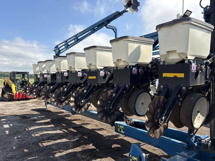 2007-kinze-3600-image-11