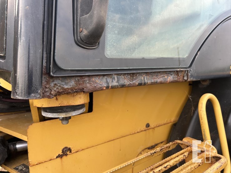 2015-caterpillar-910k-image-25