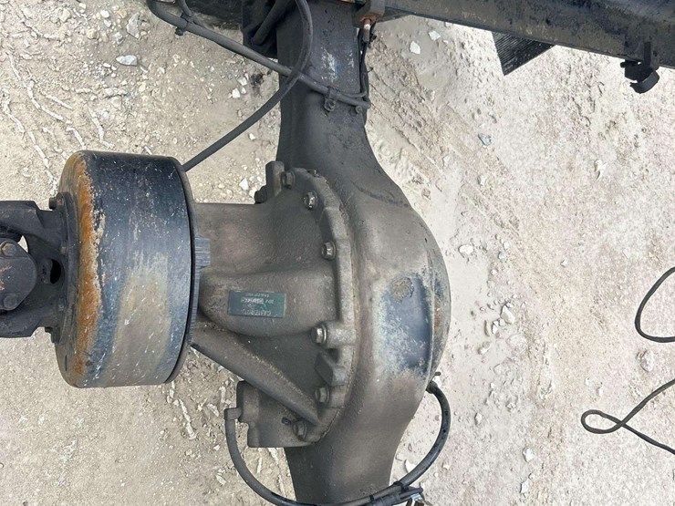 2016-freightliner-m2-106-image-22