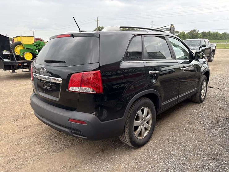 2011-kia-sorento-image-3