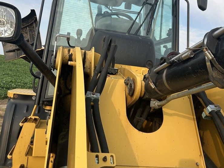 2015-caterpillar-910k-image-56
