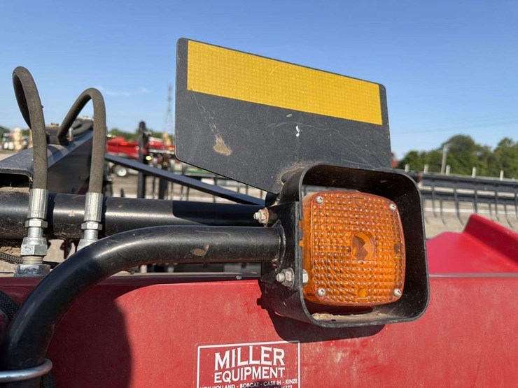 2011-case-ih-3020-image-19