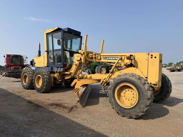 komatsu-grader-gd615a-image-7
