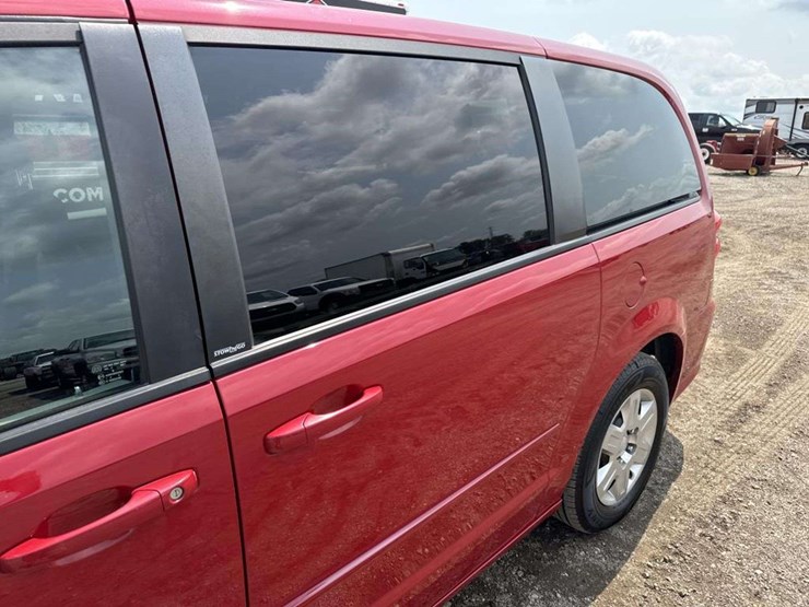 2012-dodge-grand-caravan-se-image-8