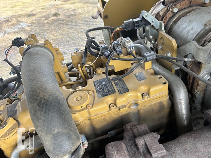 2015-caterpillar-910k-image-44
