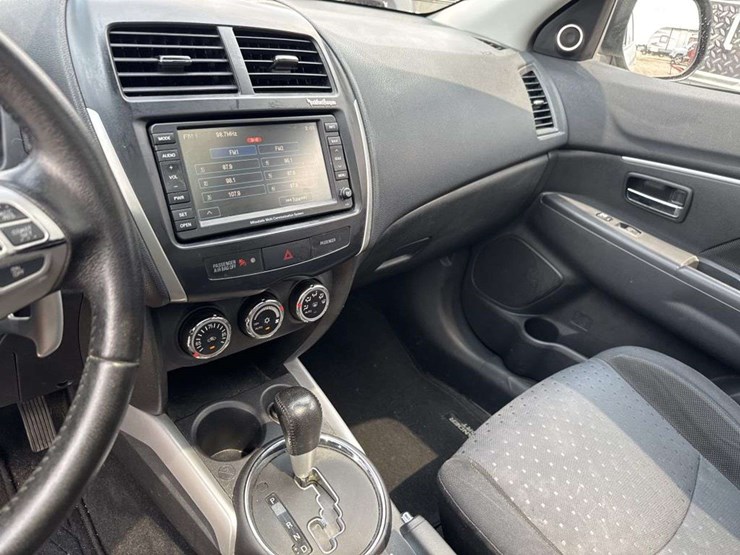 2012-mitsubishi-outlander-image-10