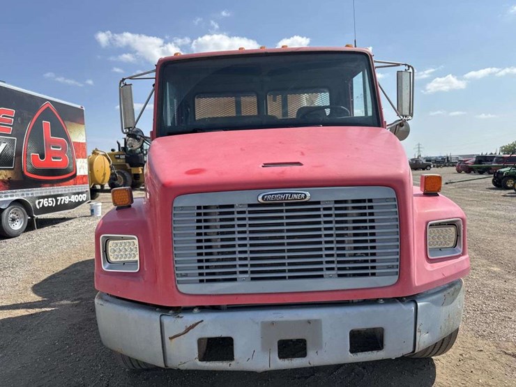 2003-freightliner-fl70-image-6