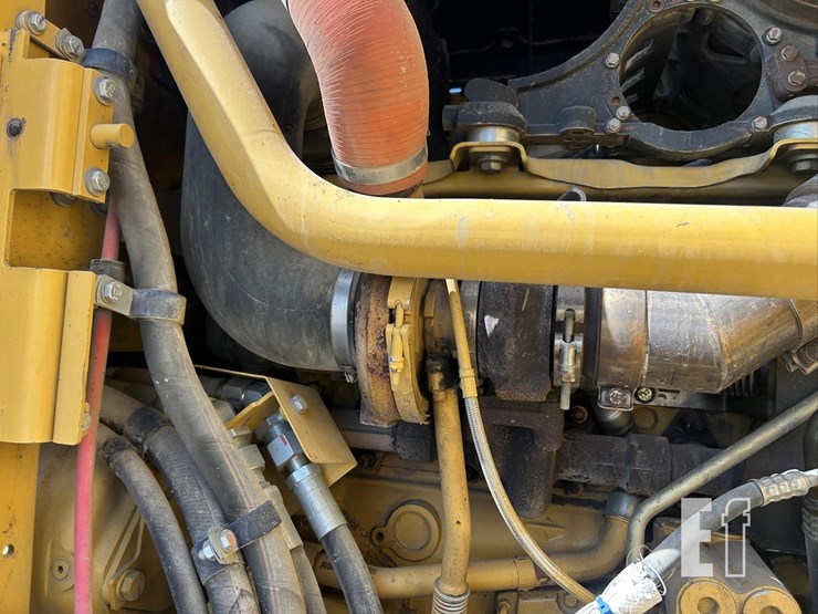 2011-caterpillar-140m2-awd-image-44