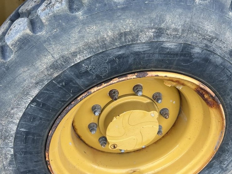 2015-caterpillar-910k-image-28