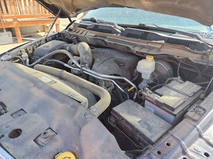 2014-ram-1500-slt-image-19