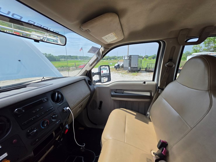 2008-ford-f550-image-33