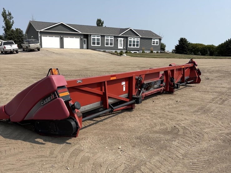 2010-case-ih-3412-image-3