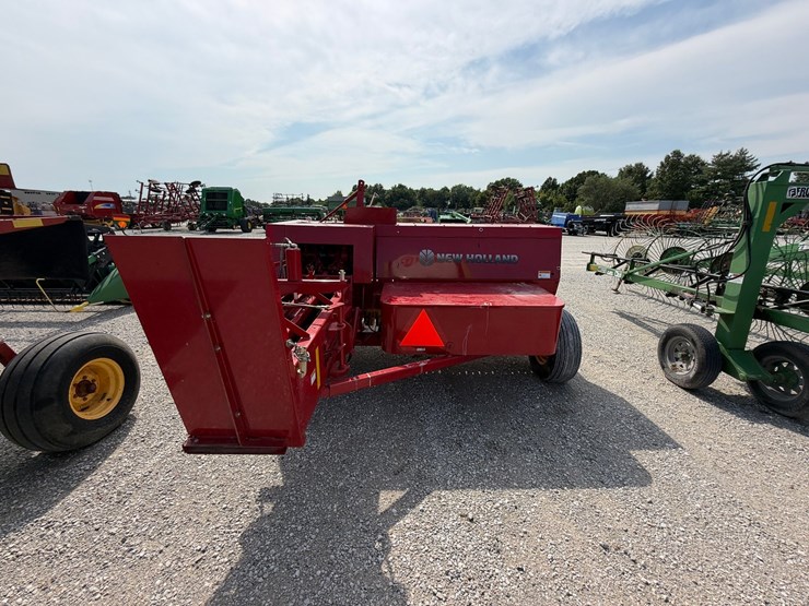2022-new-holland-275-image-11