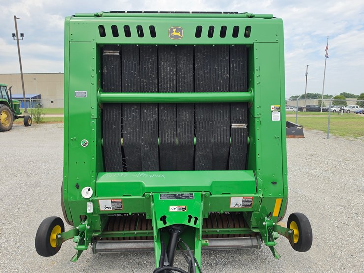 2023-john-deere-560m-image-3