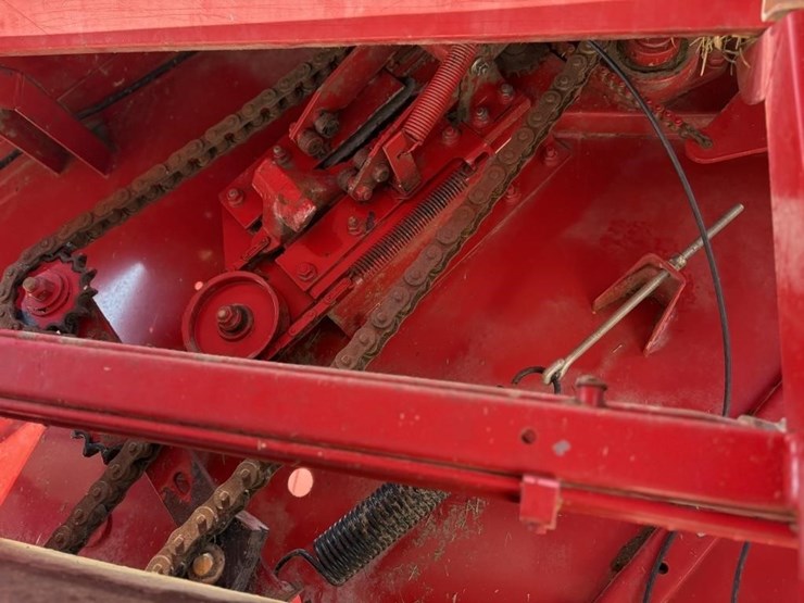 2007-case-ih-rbx563-image-11