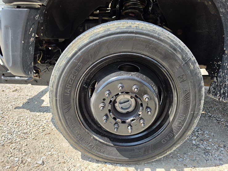 2011-ford-f550-image-12