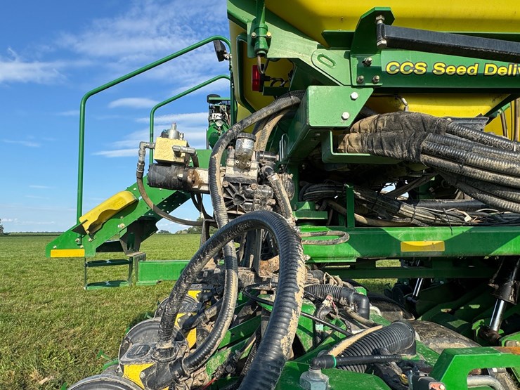 2015-john-deere-db60-image-27