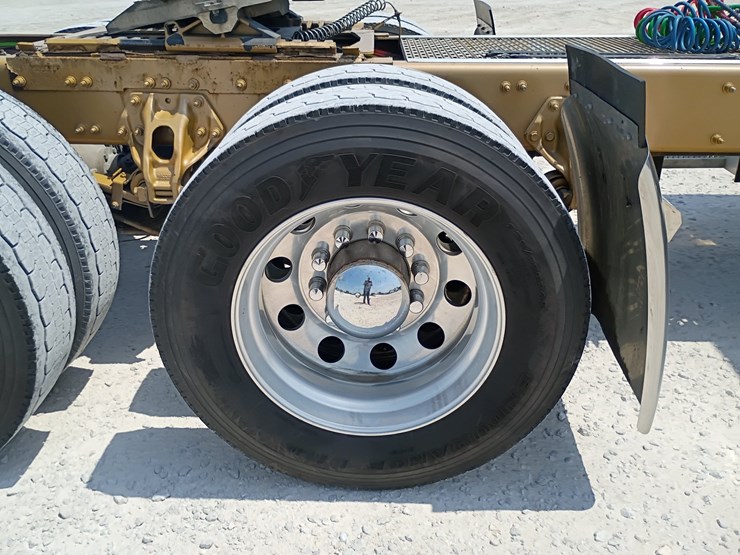 2023-peterbilt-389-image-122