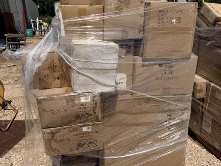 l3---pallet-of-light-fixtures-image-1