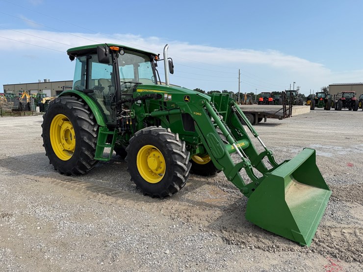 2017-john-deere-6105e-image-26