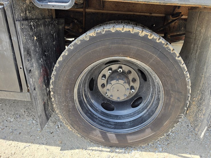 2011-ford-f550-image-63