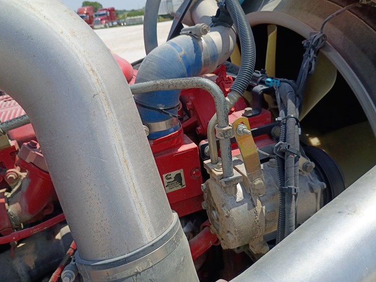2023-peterbilt-389-image-33