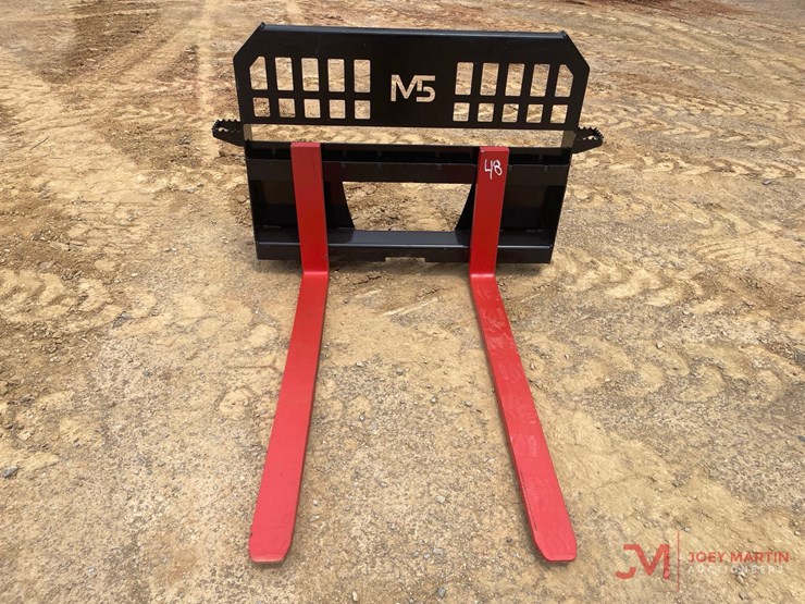 new-m5-48"-forks-skid-steer-attachment-image-8