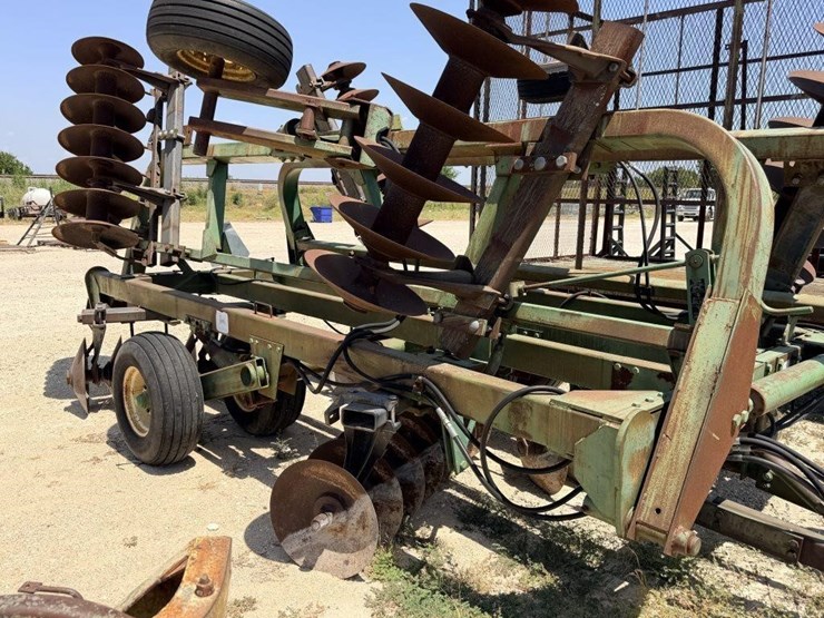 john-deere-230-image-5