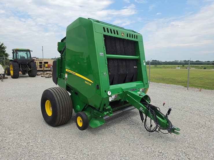 2023-john-deere-560m-image-1