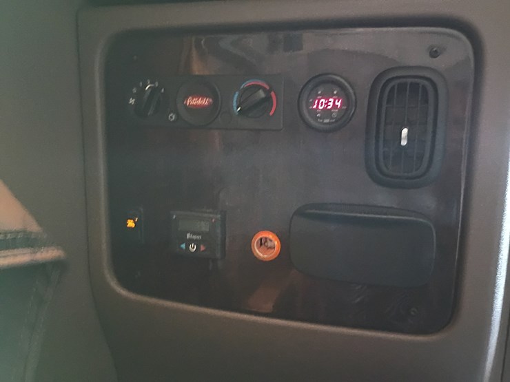 2023-peterbilt-389-image-86