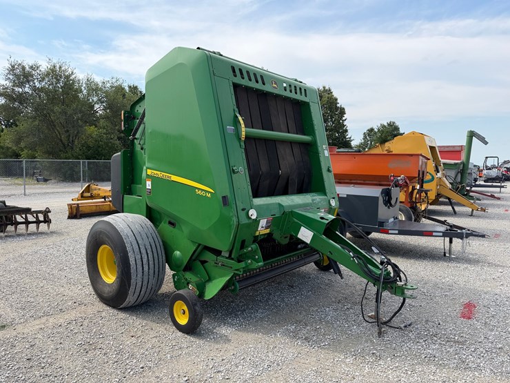 2018-john-deere-560m-image-1