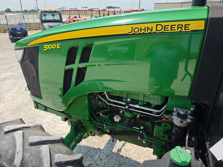 2019-john-deere-5100e-image-18