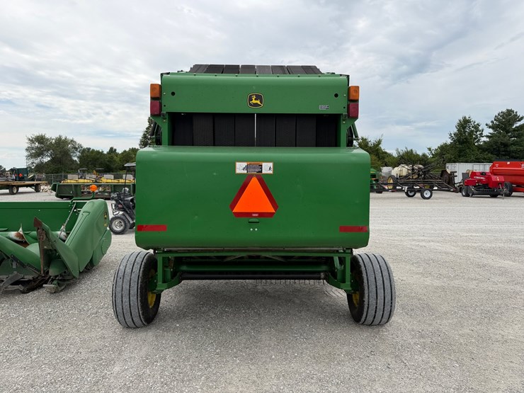 2005-john-deere-567-image-8