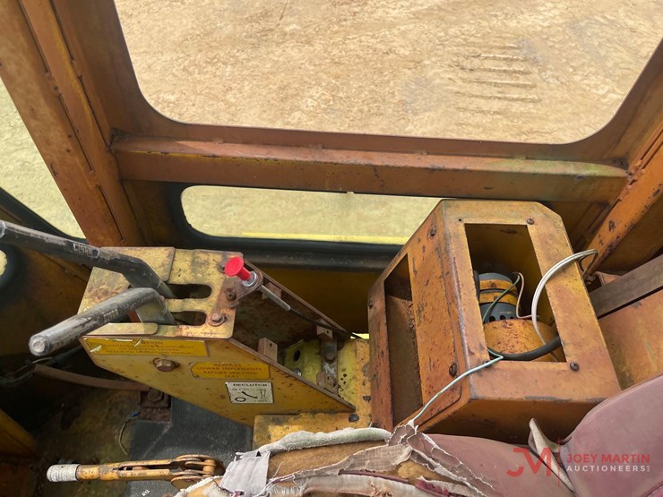 rubber-tire-loader,-sn;-unreadable,-meter-reads-591-hours,-56"-forks,-diesel-engine-image-18