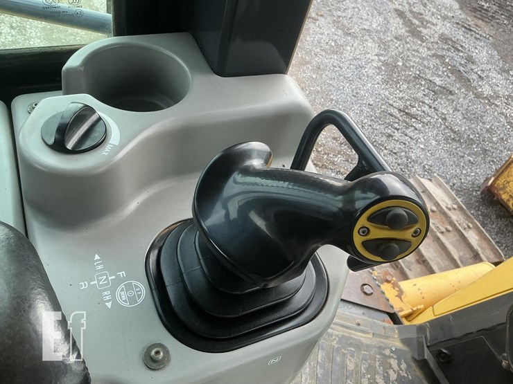 2014-komatsu-d61ex-23-image-18