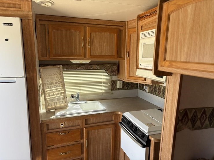 l2--2003-skyl-nomad-camper-image-30