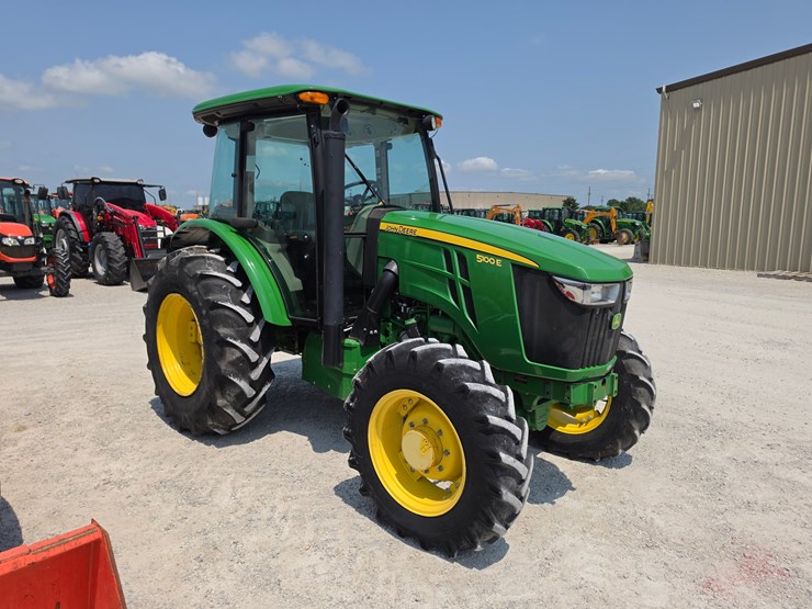 2019-john-deere-5100e-image-1