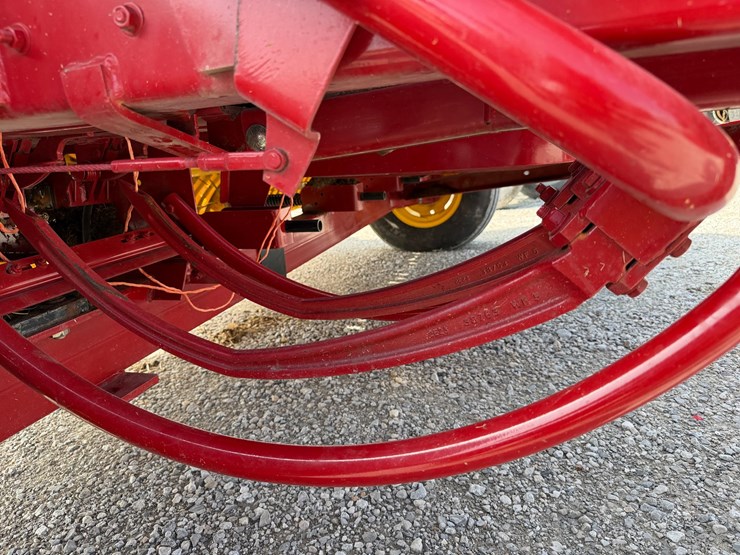 2022-new-holland-275-image-13